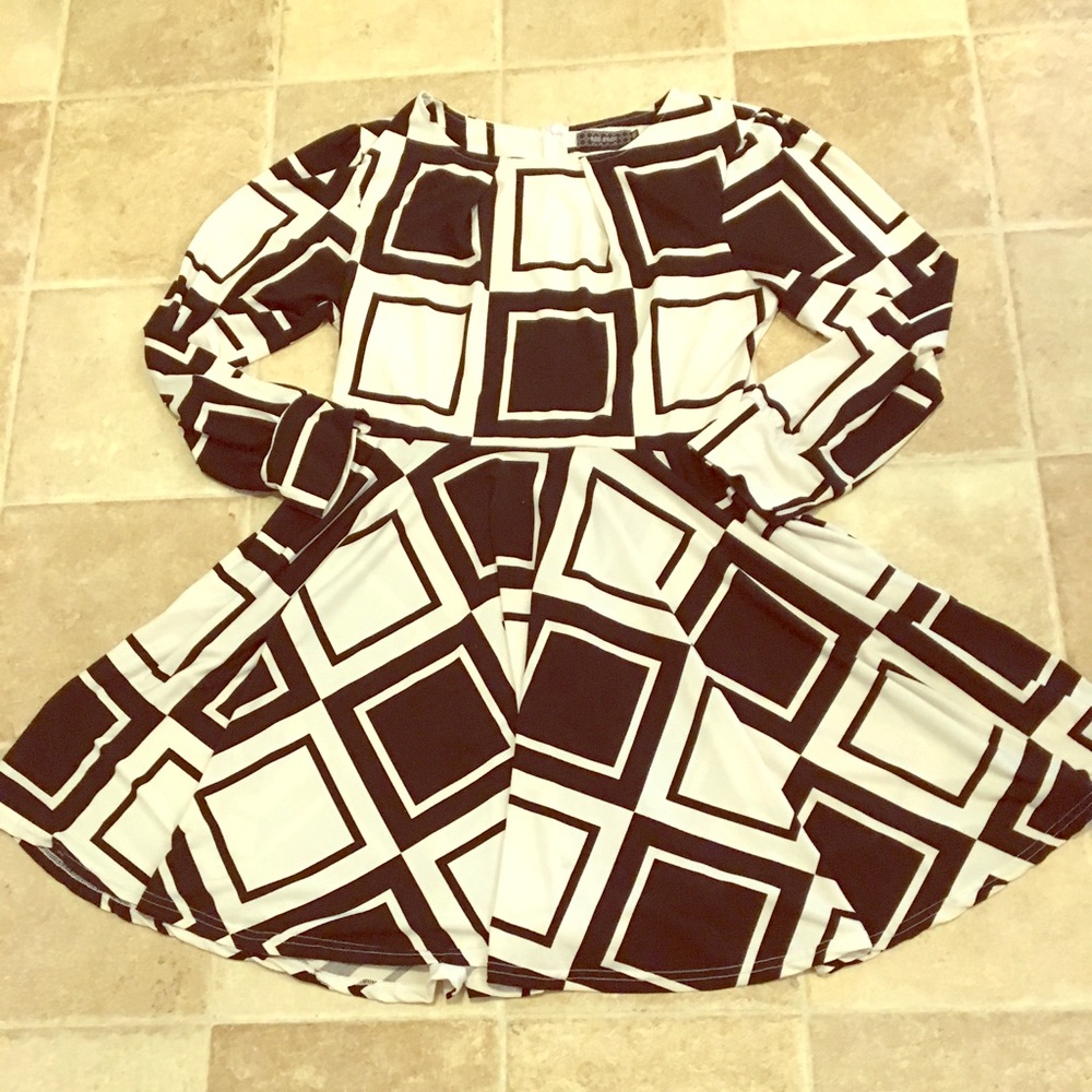 Black and White fit and flare 1x